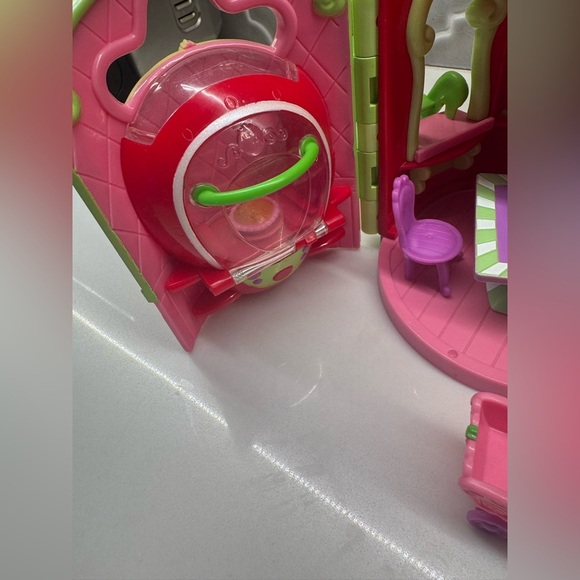 Strawberry Shortcake Bitty Berry Market - Picture 5 of 7